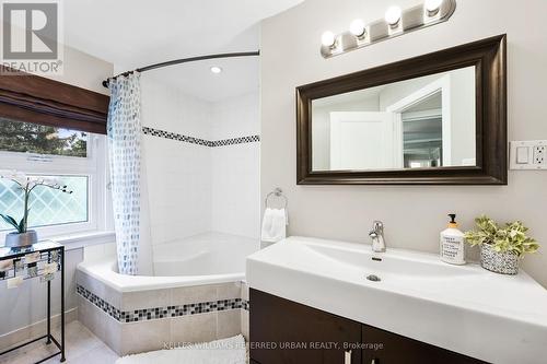 30 Wentworth Avenue, Toronto, ON - Indoor Photo Showing Bathroom