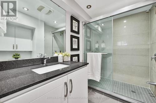 30 Wentworth Avenue, Toronto, ON - Indoor Photo Showing Bathroom