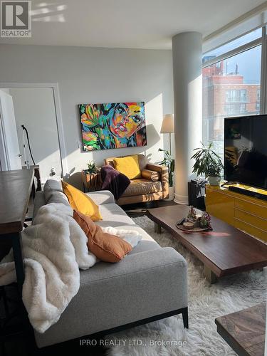 904 - 90 Stadium Road, Toronto, ON - Indoor Photo Showing Living Room