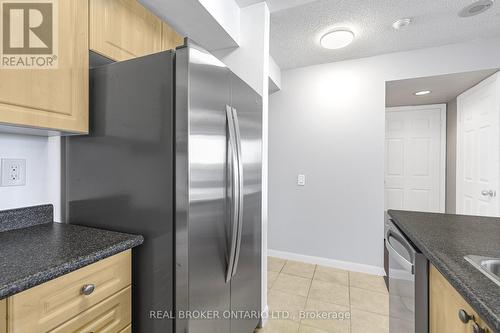 1008 - 153 Beecroft Road, Toronto, ON - Indoor Photo Showing Kitchen