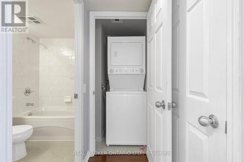 1008 - 153 Beecroft Road, Toronto, ON - Indoor Photo Showing Bathroom