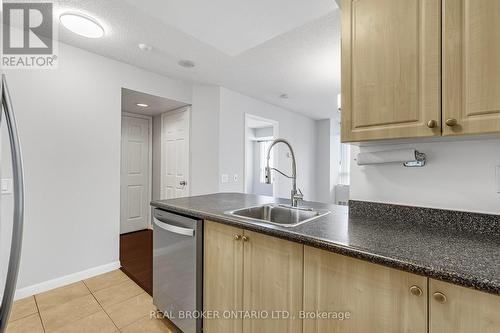 1008 - 153 Beecroft Road, Toronto, ON - Indoor Photo Showing Kitchen