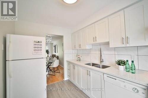 40 Thorny Vineway, Toronto, ON - Indoor Photo Showing Kitchen With Double Sink