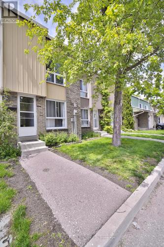 40 Thorny Vineway, Toronto, ON - Outdoor With Facade