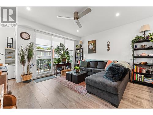 210 Scott Avenue Unit# 102, Penticton, BC - Indoor Photo Showing Living Room