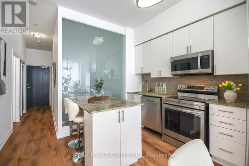 403 - 225 Sackville Street, Toronto (Regent Park), ON - Indoor Photo Showing Kitchen With Upgraded Kitchen