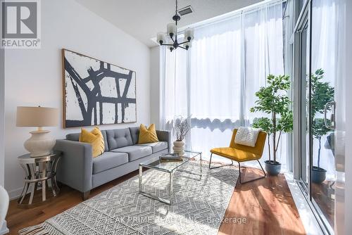 403 - 225 Sackville Street, Toronto, ON - Indoor Photo Showing Living Room