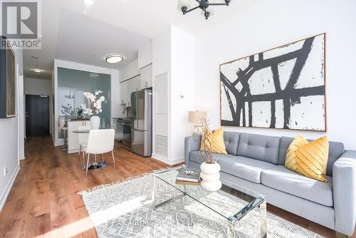 403 - 225 Sackville Street, Toronto, ON - Indoor Photo Showing Living Room