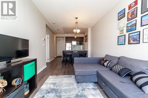 612 - 62 Forest Manor Road, Toronto, ON - Indoor Photo Showing Living Room