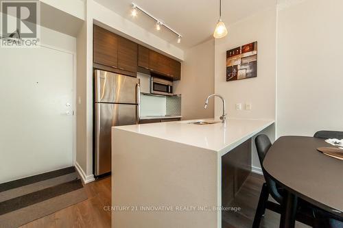 612 - 62 Forest Manor Road, Toronto, ON - Indoor Photo Showing Kitchen