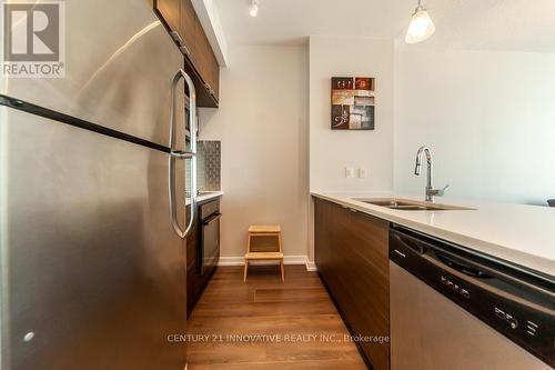 612 - 62 Forest Manor Road, Toronto, ON - Indoor Photo Showing Kitchen With Stainless Steel Kitchen With Double Sink