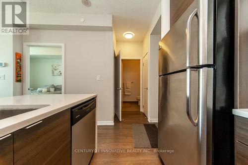 612 - 62 Forest Manor Road, Toronto, ON - Indoor Photo Showing Kitchen