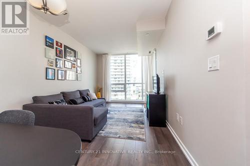 612 - 62 Forest Manor Road, Toronto, ON - Indoor Photo Showing Living Room