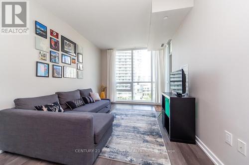 612 - 62 Forest Manor Road, Toronto, ON - Indoor Photo Showing Living Room