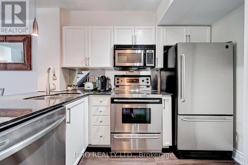 205 - 188 Doris Avenue, Toronto, ON - Indoor Photo Showing Kitchen With Stainless Steel Kitchen