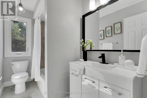 11 Poolton Crescent, Clarington, ON - Indoor Photo Showing Bathroom