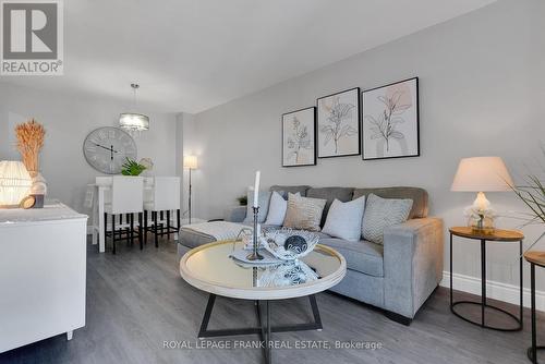 11 Poolton Crescent, Clarington, ON - Indoor Photo Showing Living Room