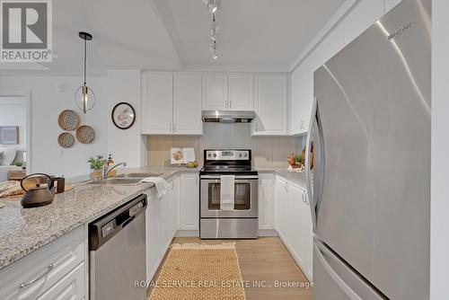 303 - 21 Brookhouse Drive, Clarington, ON - Indoor Photo Showing Kitchen With Double Sink With Upgraded Kitchen