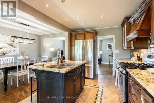 709 Galloway Crescent, London, ON - Indoor Photo Showing Kitchen With Double Sink With Upgraded Kitchen