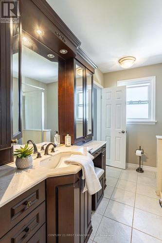 709 Galloway Crescent, London, ON - Indoor Photo Showing Bathroom