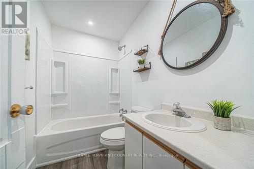 39 Glenelg Street E, Kawartha Lakes, ON - Indoor Photo Showing Bathroom