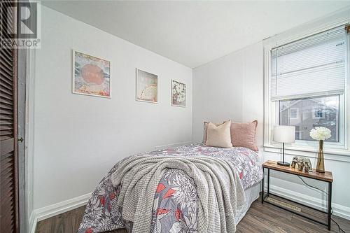 39 Glenelg Street E, Kawartha Lakes, ON - Indoor Photo Showing Bedroom