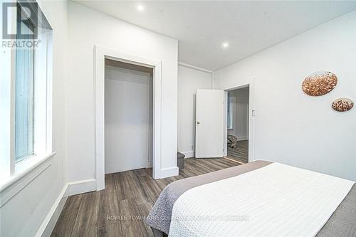 39 Glenelg Street E, Kawartha Lakes, ON - Indoor Photo Showing Bedroom