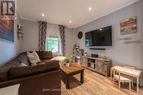 587 King George Street, Peterborough, ON - Indoor Photo Showing Living Room