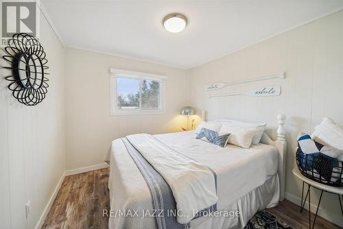 231 Lakeshore Drive, Kawartha Lakes, ON - Indoor Photo Showing Bedroom