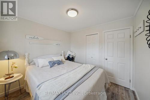 231 Lakeshore Drive, Kawartha Lakes, ON - Indoor Photo Showing Bedroom