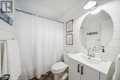 231 Lakeshore Drive, Kawartha Lakes, ON - Indoor Photo Showing Bathroom