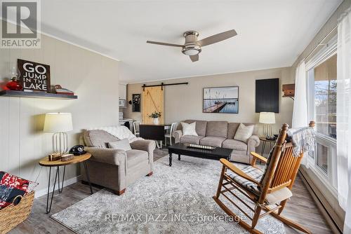 231 Lakeshore Drive, Kawartha Lakes, ON - Indoor Photo Showing Living Room