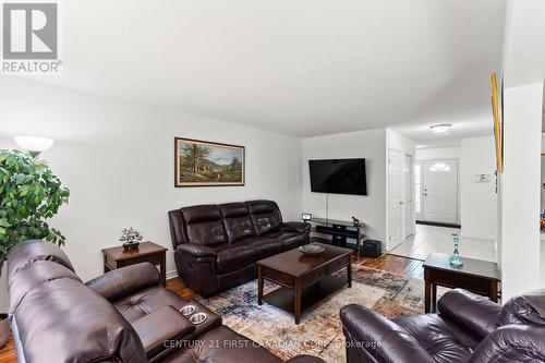 346 White Sands Drive, London, ON - Indoor Photo Showing Living Room