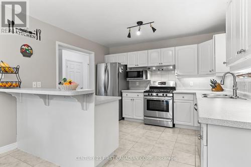 346 White Sands Drive, London, ON - Indoor Photo Showing Kitchen With Double Sink