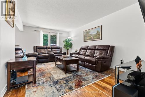 346 White Sands Drive, London, ON - Indoor Photo Showing Living Room