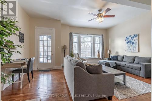 512-514 Waterloo Street, London, ON - Indoor Photo Showing Living Room