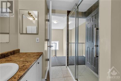 678 Malibu Terrace, Ottawa, ON - Indoor Photo Showing Bathroom