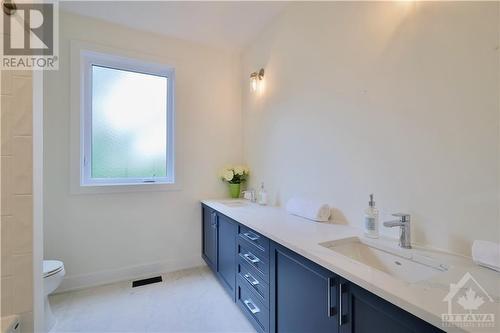 12 Sylvester Street, Ottawa, ON - Indoor Photo Showing Bathroom