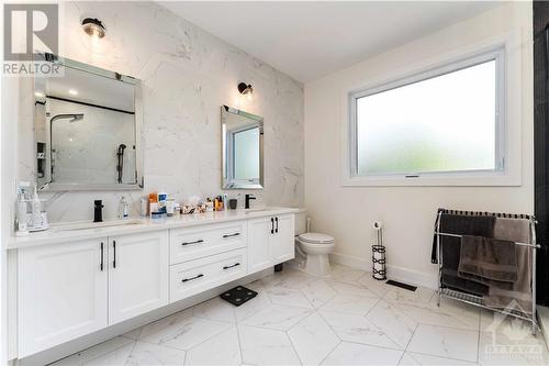 12 Sylvester Street, Ottawa, ON - Indoor Photo Showing Bathroom