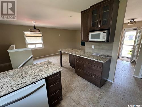 108 Mackie Crescent, Saskatoon, SK - Indoor Photo Showing Kitchen