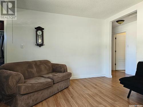 218 2Nd Avenue E, Elrose, SK - Indoor Photo Showing Living Room