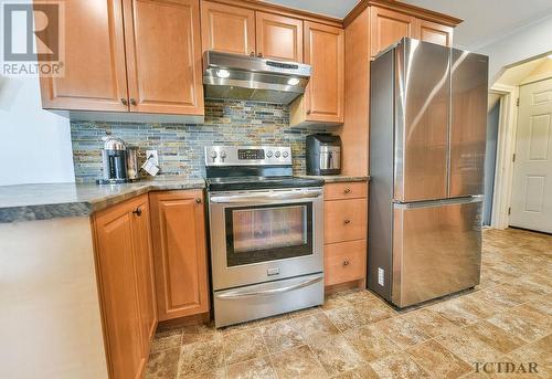 574 Eyre Blvd, Timmins, ON - Indoor Photo Showing Kitchen