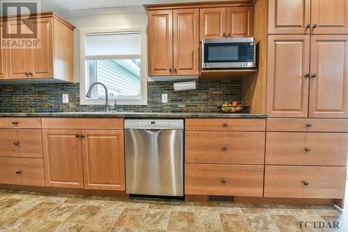 574 Eyre Blvd, Timmins, ON - Indoor Photo Showing Kitchen