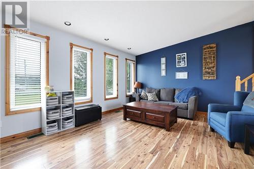 1280 South Mcnaughton Road, Renfrew, ON - Indoor Photo Showing Living Room