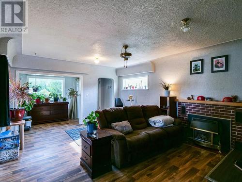 783 Abbott Drive, Quesnel, BC - Indoor Photo Showing Living Room