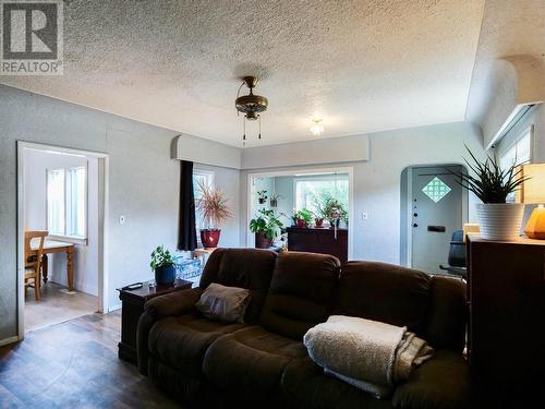 783 Abbott Drive, Quesnel, BC - Indoor Photo Showing Living Room