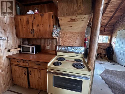 2602 Spout Lake Road, 100 Mile House, BC - Indoor Photo Showing Kitchen