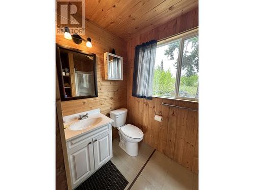 2602 Spout Lake Road, 100 Mile House, BC - Indoor Photo Showing Bathroom