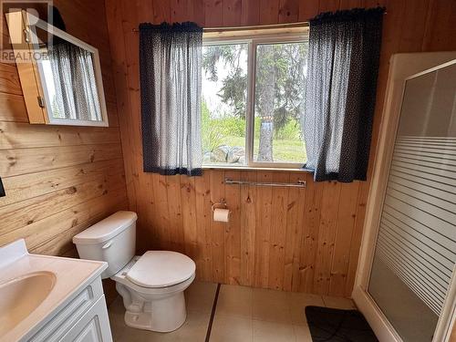 2602 Spout Lake Road, 100 Mile House, BC - Indoor Photo Showing Bathroom