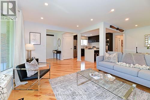 16 Jallan Drive, Ajax, ON - Indoor Photo Showing Living Room